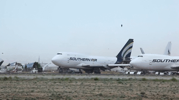 High winds lift nose of stationary Boeing 747