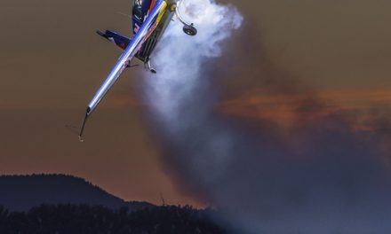 Photographer Captures Airplane in Flight With 30 Strobes