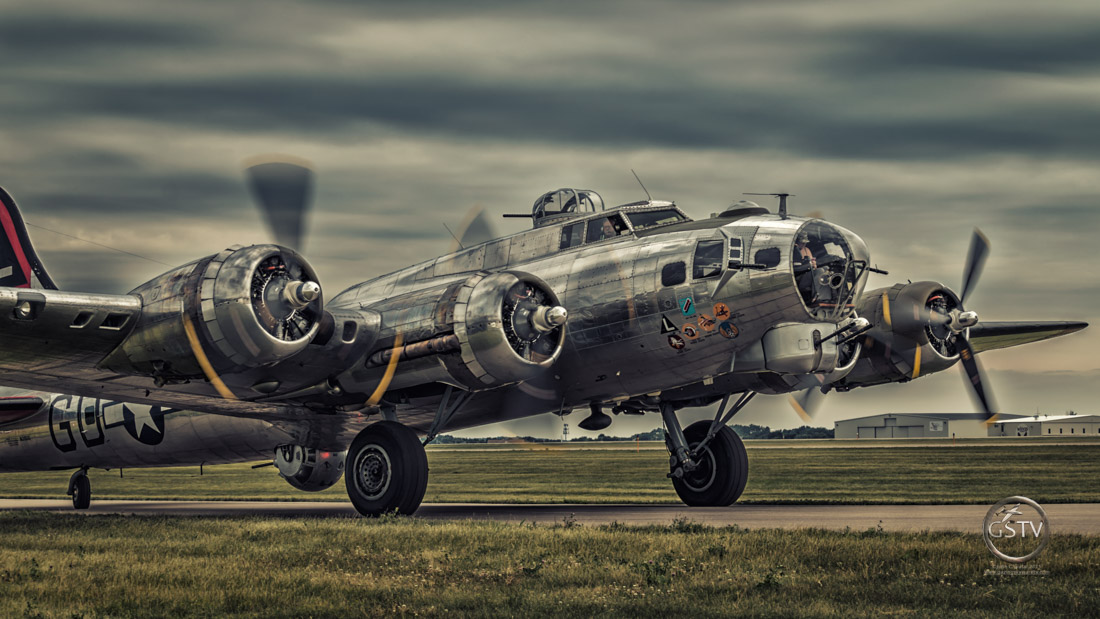 Initiate Left Turn – Boeing B-17 Flying Fortress