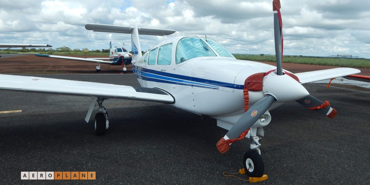 Piper PA-28RT / Embraer EMB-711ST