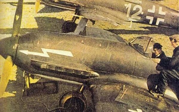 A row of Heinkel He-100s masquerading as fictitious “Heinkel He-113s”, 1940.