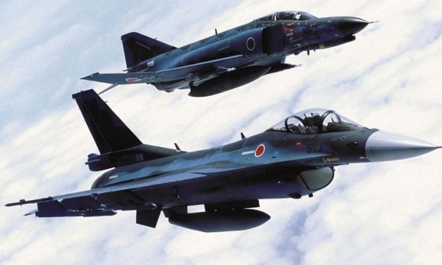 An F-4J Phantom and a Mitsubishi F-2 of JASDF flying in formation.