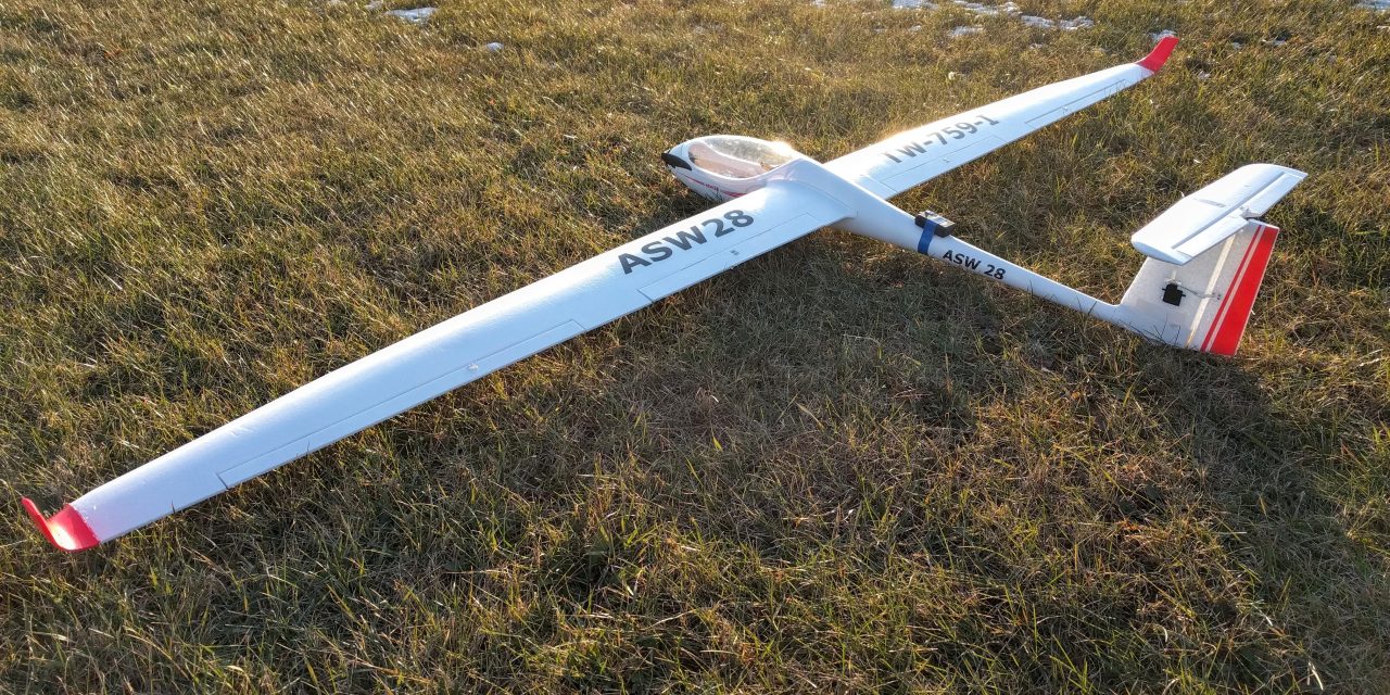 Successful first flight of my new ASW28. It has a big 100″ wing span and flies great!